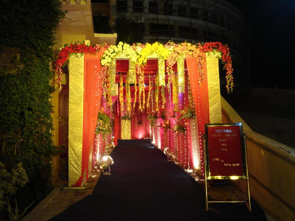 Gulmor Hotel Ludhiana Exterior foto