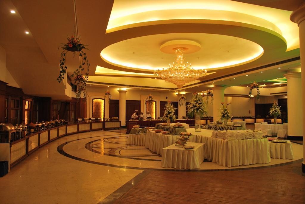 Gulmor Hotel Ludhiana Exterior foto